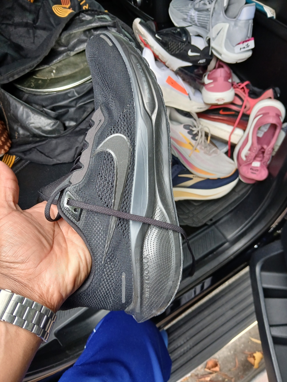 Nike Men’s Black Athletic Sneakers with Gray Accents